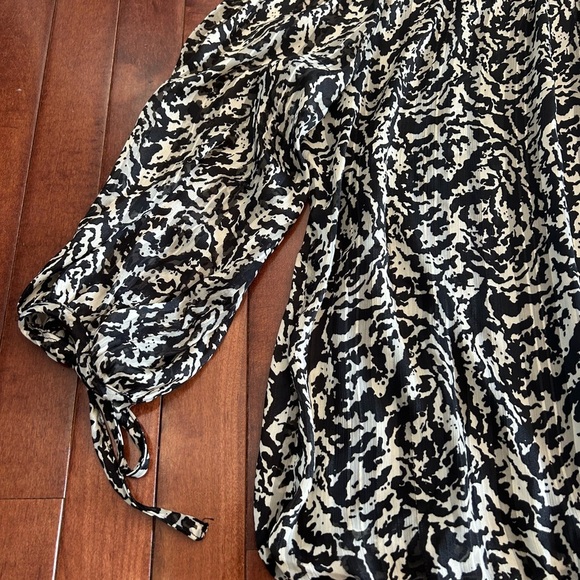 Tamara Black and White Print Bubble Blouse Size 1X - Picture 5 of 10